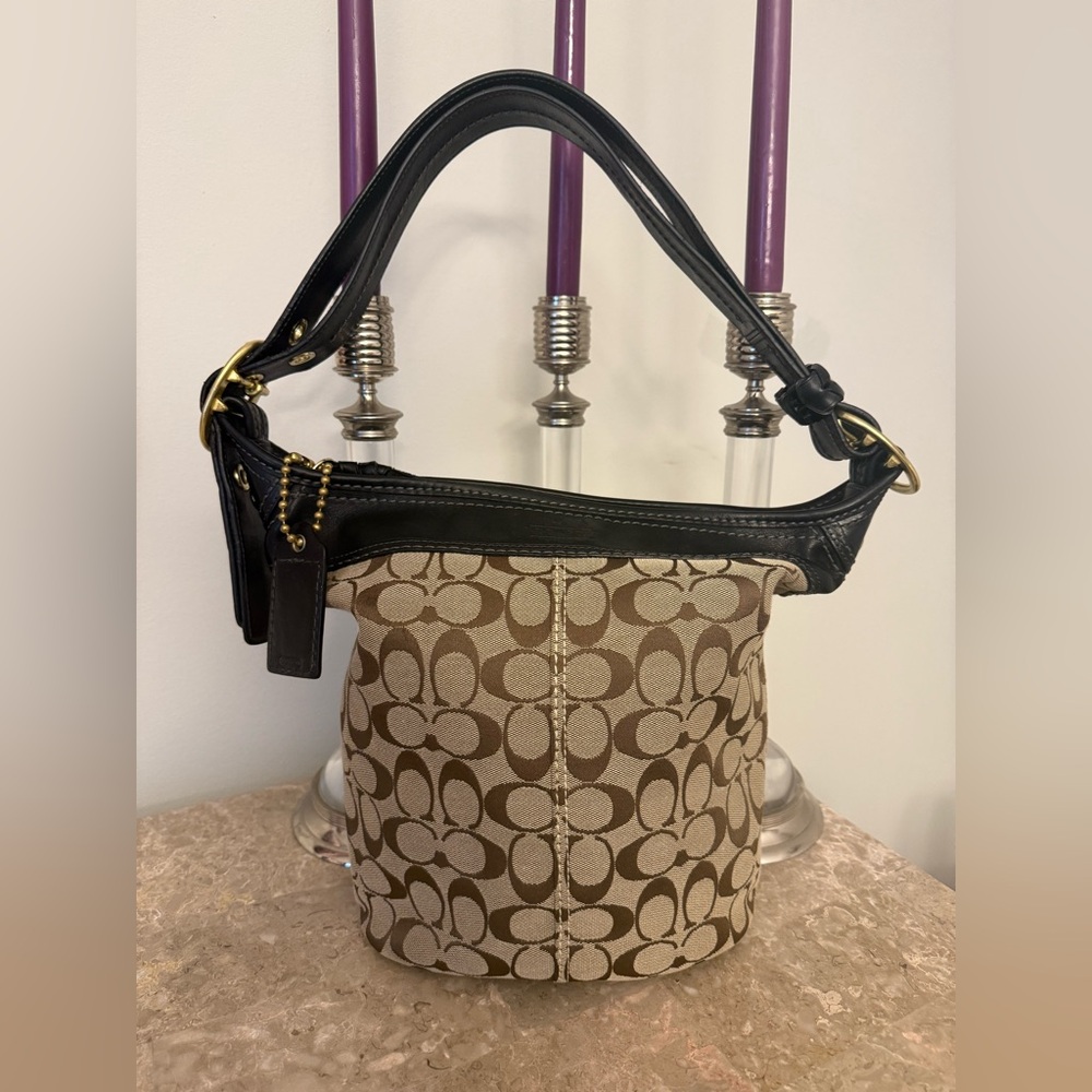 Coach Bleecker Signature Hobo Bag. 2007 - Picture 8 of 16